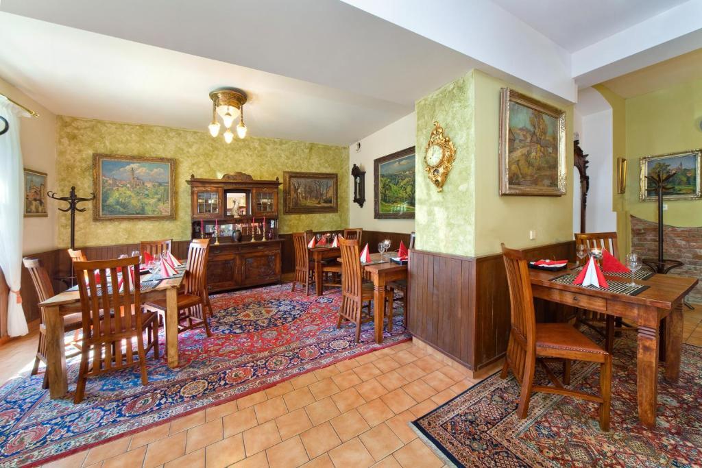 Hotel U Ruze Кутна-Гора Экстерьер фото